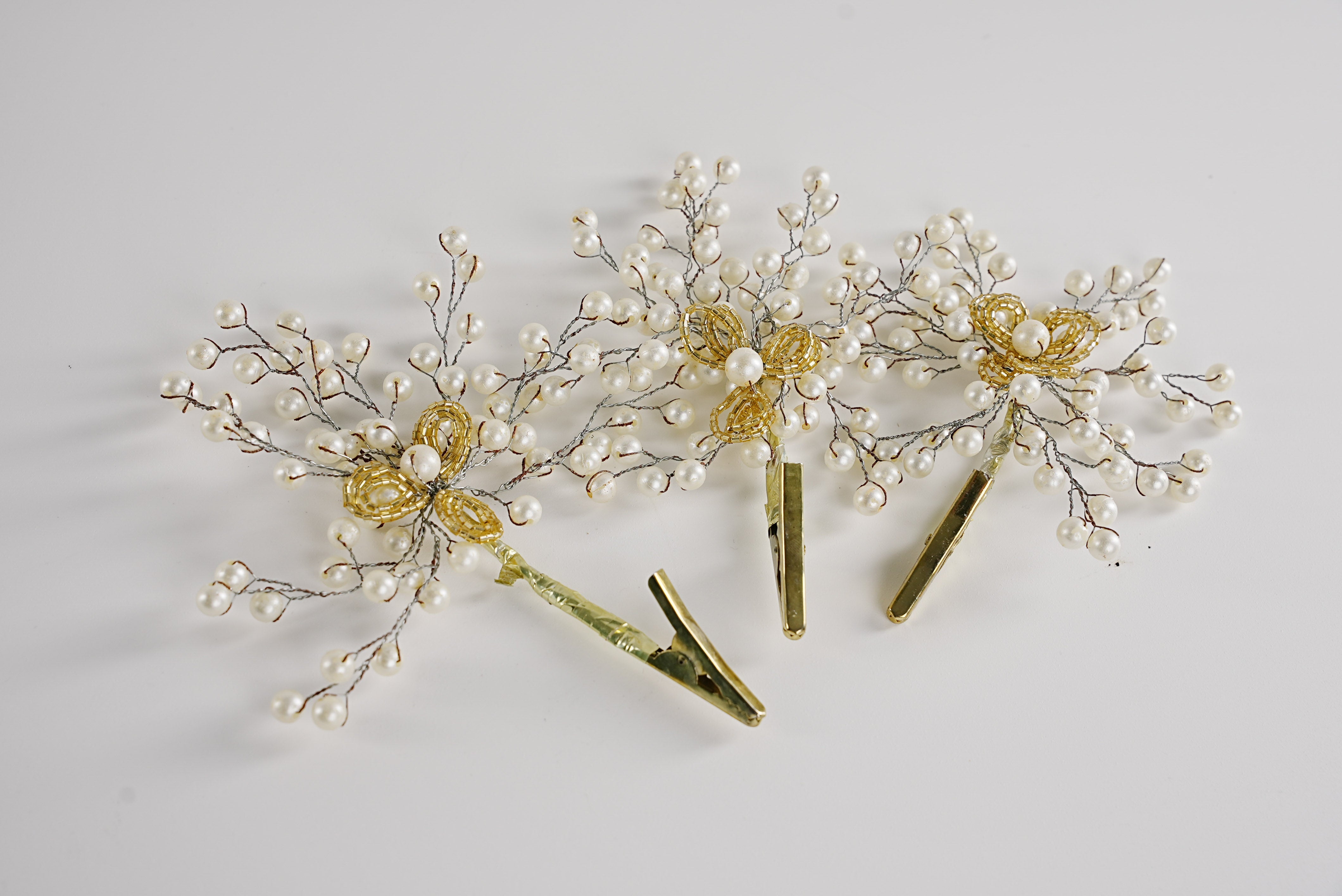 Elegant Gold Pearl Tree Clips